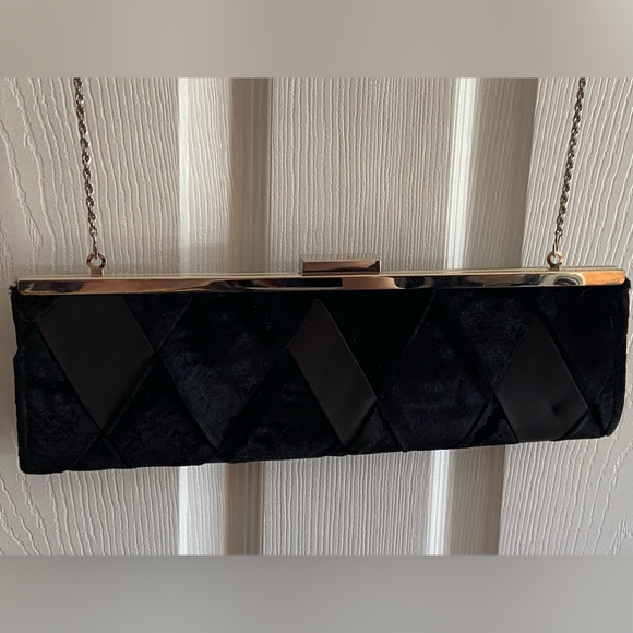 La Regale Elegant Formal Black Velvet & Satin Evening Purse Crossbody or Clutch - Picture 1 of 5